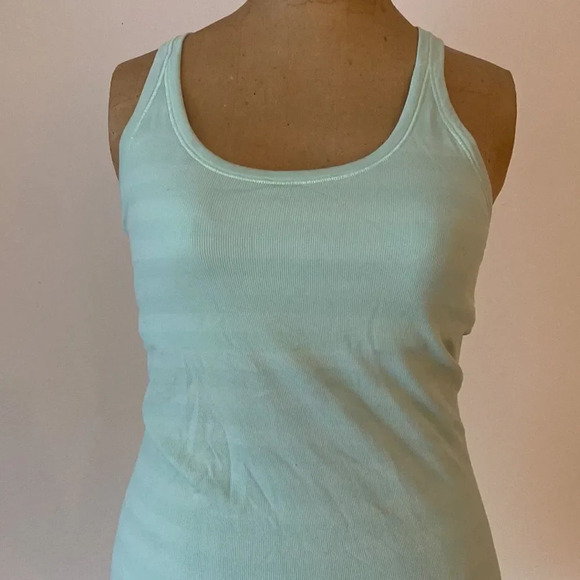 Lululemon sz 6 light turquoise blue tank bra great pre owned condition - Picture 2 of 7